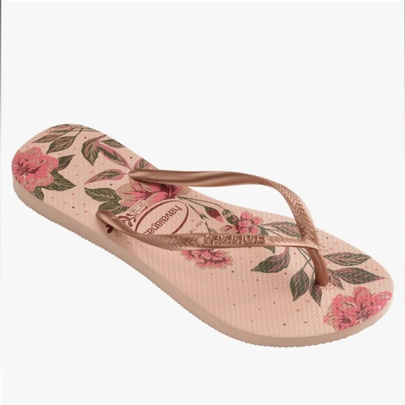 Havaianas Shoes - Havaiana’s slim organic women’s rose gold flip flops excellent condition sz 7-8